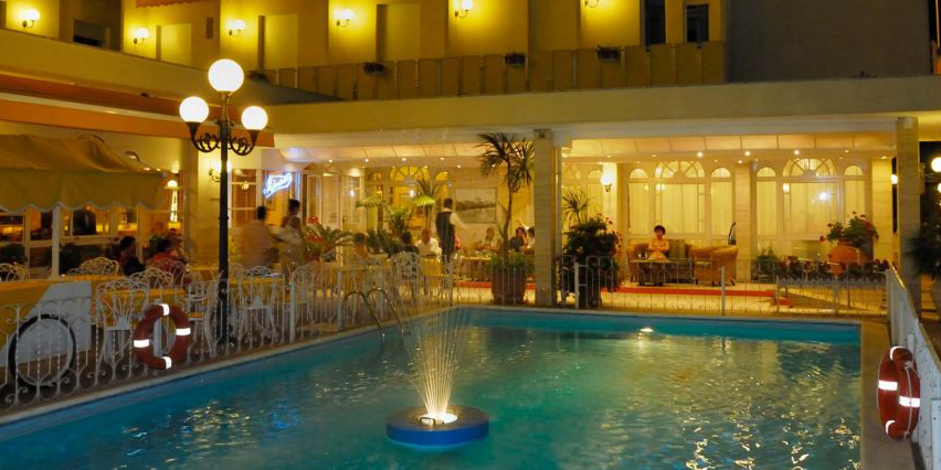 vacanza relax in b&b hotel 4 stelle con piscina e fronte mare a bellaria