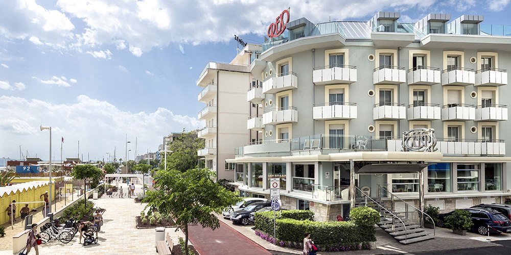 Offerta Pensione Completa Hotel 3 Stelle Fronte Mare Riccione