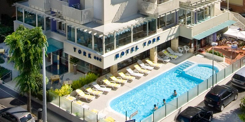Vacanze a Riccione in Pensione Completa all'Hotel 3 stelle