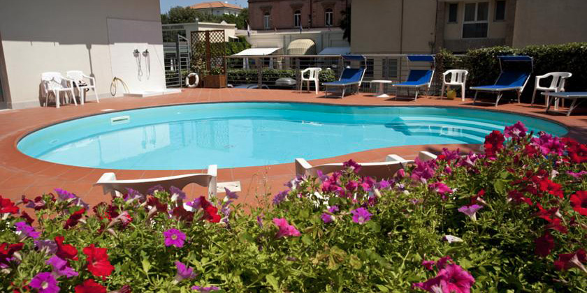 offerta pensione completa hotel 3 stelle di rimini con piscina